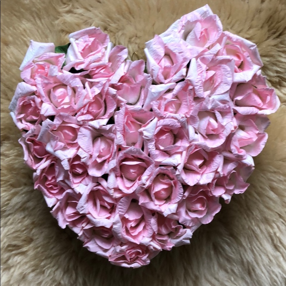 NWOT -paper floral pink heart wreath - - Picture 1 of 7